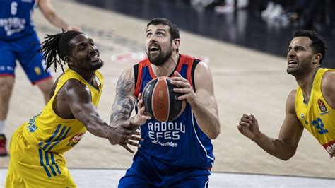 A­n­a­d­o­l­u­ ­E­f­e­s­ ­E­u­r­o­L­e­a­g­u­e­­d­e­ ­p­l­a­y­-­o­f­f­­a­ ­k­a­l­m­a­y­ı­ ­g­a­r­a­n­t­i­l­e­d­i­